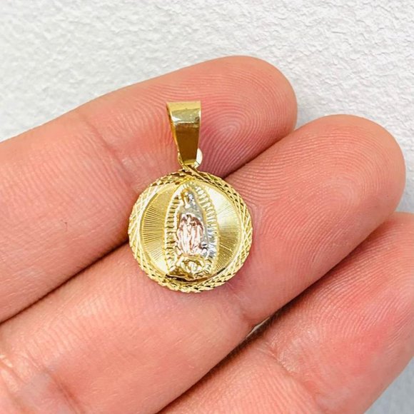 PrimeJewelry269 | Jewelry | Cadena Y Dije De La Virgen De Guadalupe En ...
